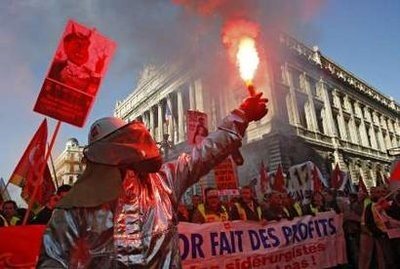 paris-protestors-torches